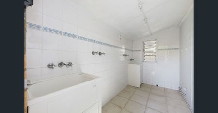 Quiet Duplex Flat- Fenced Courtyard - Photo 4