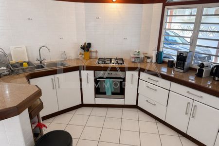 Location Maison 5 pièces 120m² REMIRE MONTJOLY 97354 - Photo 2