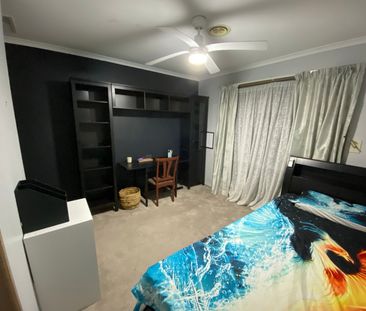 Cranbourne North - Photo 1