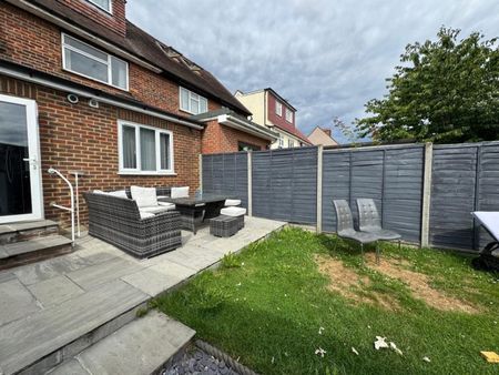 Burgess Avenue, Kingsbury, NW9 - Photo 3