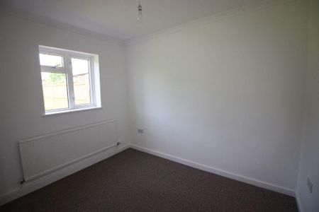 2 bedroom bungalow to rent - Photo 2