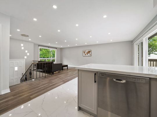 For Lease - 691 Glen Crescent, Orillia, Ontario - Photo 1