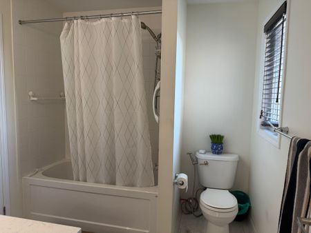 For Lease - 422 Cavanagh Lane, Milton, Ontario - Photo 2