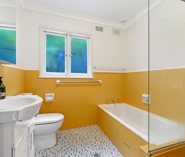 Light-Filled Family Home with Spacious Deck in a Top School Catchment! - Photo 5