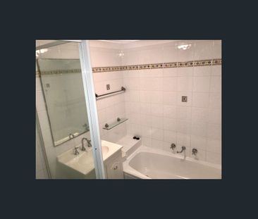 Spacious, Bright and Convenient Apartment! - Photo 6