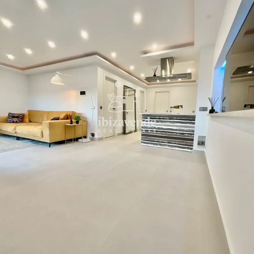 Piso de alquiler en Avenida Ocho de Agosto, Marina Botafoc - Platja de Talamanca - Foto 1