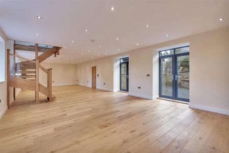 4 bedroom semi-detached house to rent - Photo 2