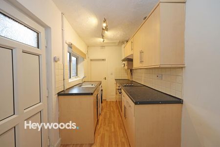 2 bedroom terraced house to rent - Photo 5