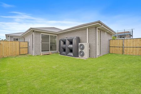 Brand new four-bedroom family home in sought-after Menangle Park - Photo 5