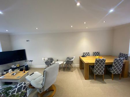 2 bedroom flat to rent - Photo 2