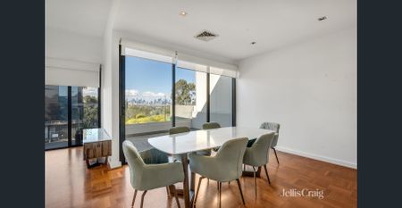 Furnished Four-Bedroom Family Home with Direct City Views - Photo 4