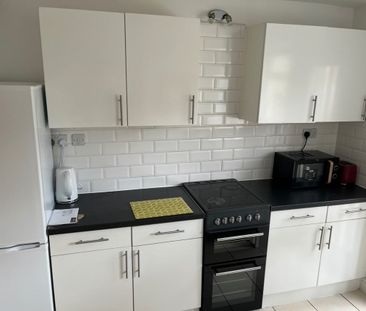 Room in a Shared House, Hyde Close, NG11 - Photo 4