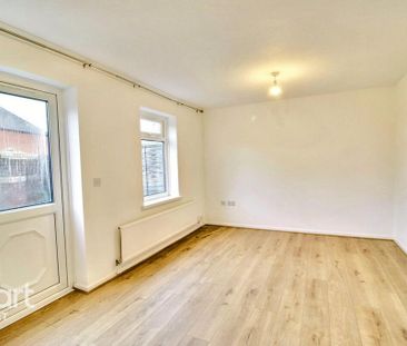 3 bedroom end of terrace house to rent - Photo 1