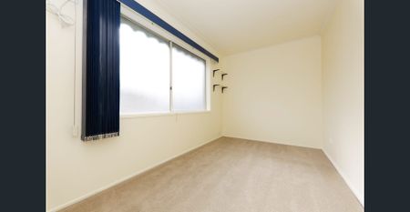 Five Bedroom plus study Family Home - Photo 4