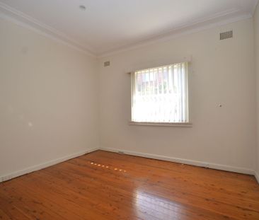 Spacious 4 Bedrooms Brick House - Photo 1