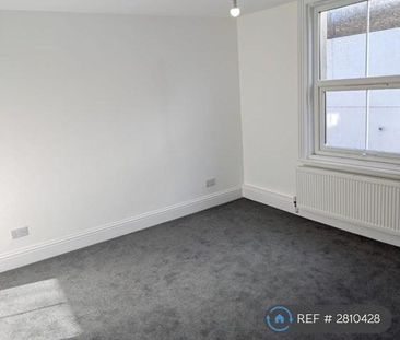 3 bedroom flat to rent - Photo 6
