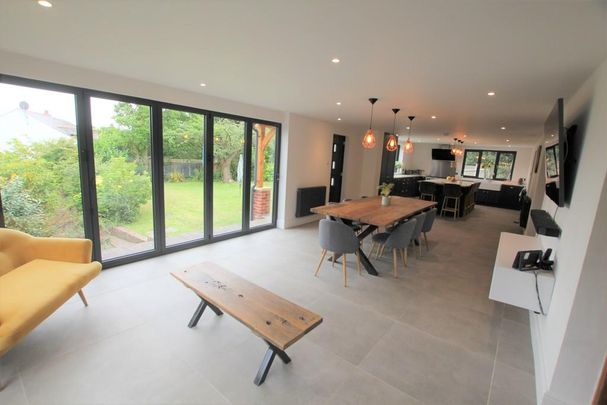 4 bedroom detached house to rent - Photo 1