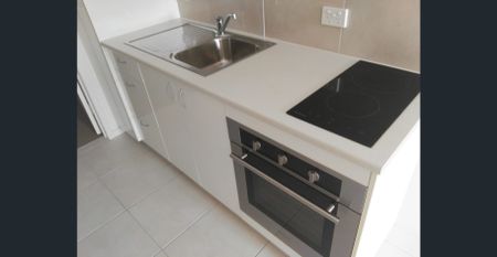 Clean and bright one bedroom - Photo 5