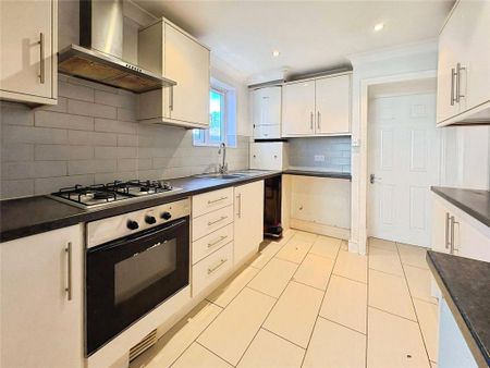 4 bedroom terraced house to rent - Photo 3