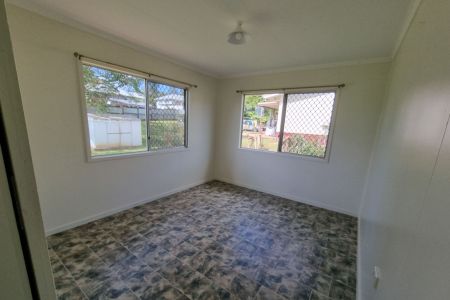 3 BEDROOM BLOCK HOME - Photo 2