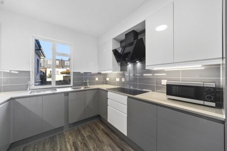 1 bedroom in a house share to rent - Photo 2