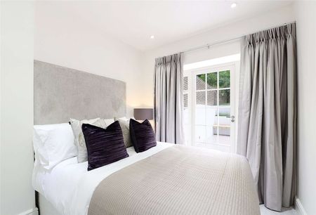 Newly refurbished, four double bedroom ground and lower ground floor apartment on Lexham Gardens. - Photo 5