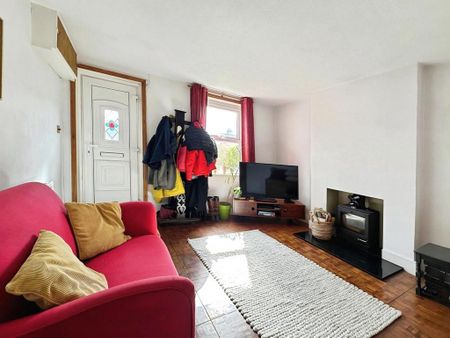 2 bedroom semi-detached house to rent - Photo 4