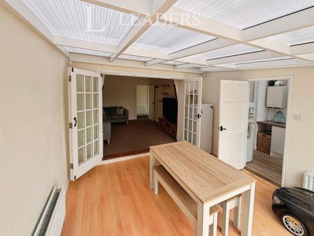 3 bedroom bungalow to rent - Photo 2