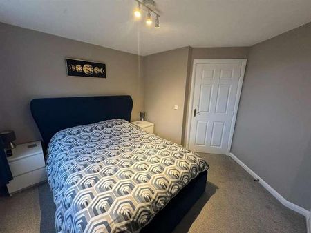 Sharket Head Close, Queensbury, Bradford, BD13 - Photo 2