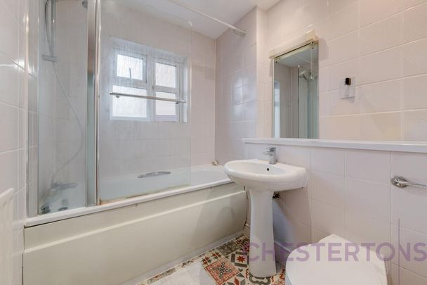 3 bedroom house in London - Photo 1