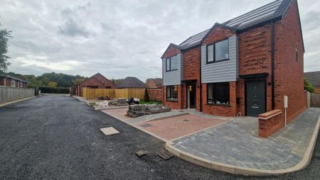 2 bedroom semi-detached house to rent - Photo 3