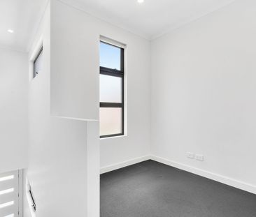 Townhouse In Great Location! - Photo 3