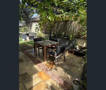 Newly updated spacious family home just minutes from the beach - Photo 6