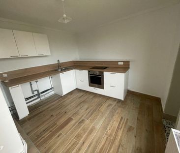 Appartement entièrement rénové disponible à la location. Avec ses 4... - Photo 4