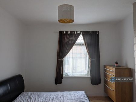 2 bedroom terraced house to rent - Photo 3