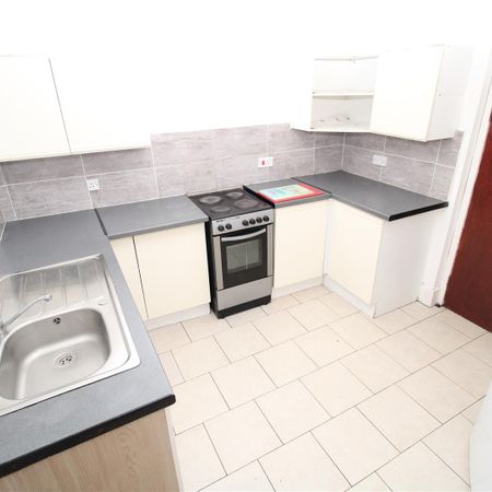 Room For Rent Wood Road, Treforest - Photo 3