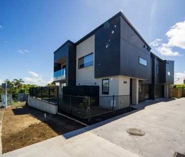 Contemporary Family Comfort in Harrowfield - Photo 1