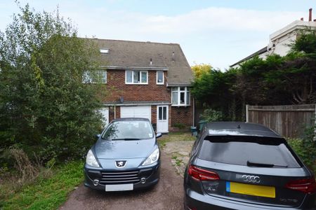 1 bedroom in a house share to rent - Photo 4