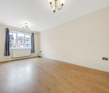 4 bedroom semi-detached house to rent - Photo 2