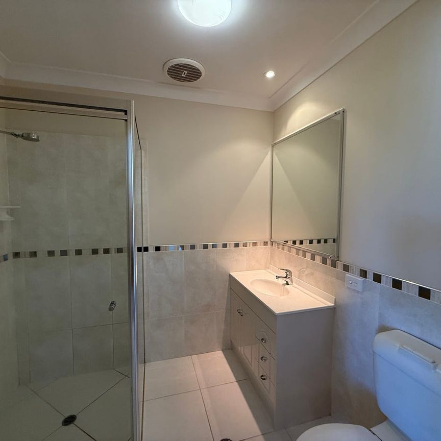 Townhouse - Prime Location!! - Photo 1