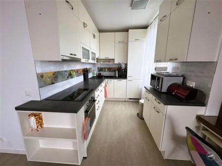 Pronájem plně vybaveného bytu 2+kk s balkonem, garážovým stáním, Praha 5 – Zbraslav - Fotografie 4