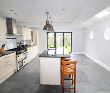 4 bedroom semi-detached house to rent - Photo 6