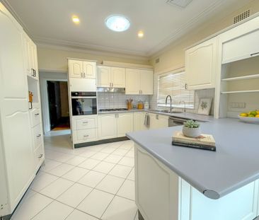 SPACIOUS HOUSE - Photo 3