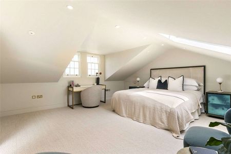 Short Let: Beautifully refurbished three bedroom duplex - Photo 3