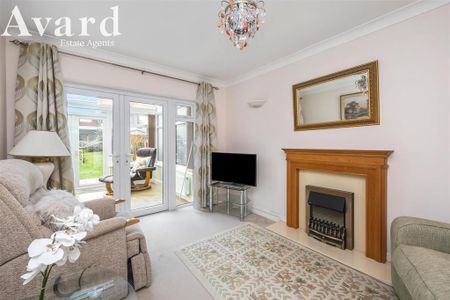 3 bedroom semi-detached bungalow to rent - Photo 2