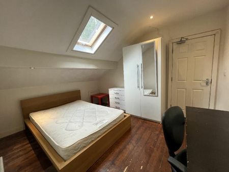 7 Bed Semi-Detached House, Derby Grove, NG7 - Photo 5