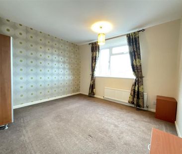 3 bedroom end of terrace house to rent - Photo 2