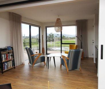 BRAND SPANKING NEW! - Photo 6