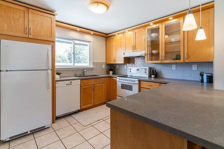 For Lease - 2056 Marine Drive Unit# 7, Oakville, Ontario - Photo 5