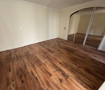A LOUER APPARTEMENT T3 ENTIEREMENT RENOVÉ HYPER CENTRE D'ANGERS - Photo 4